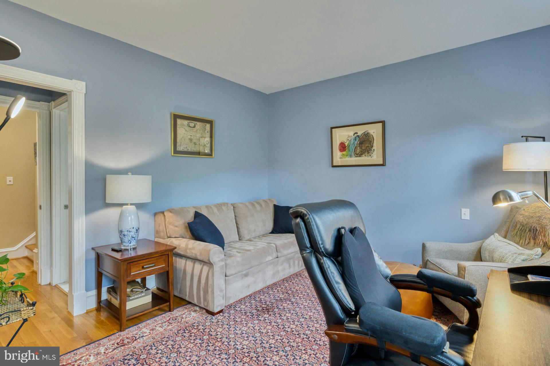 QUEENS ROW - Residential