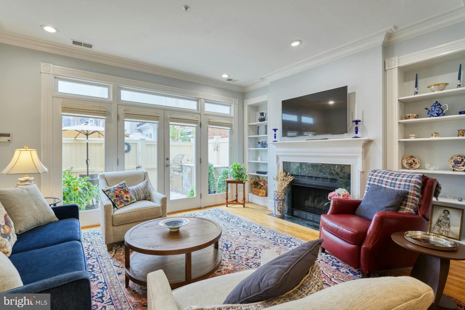 QUEENS ROW - Residential