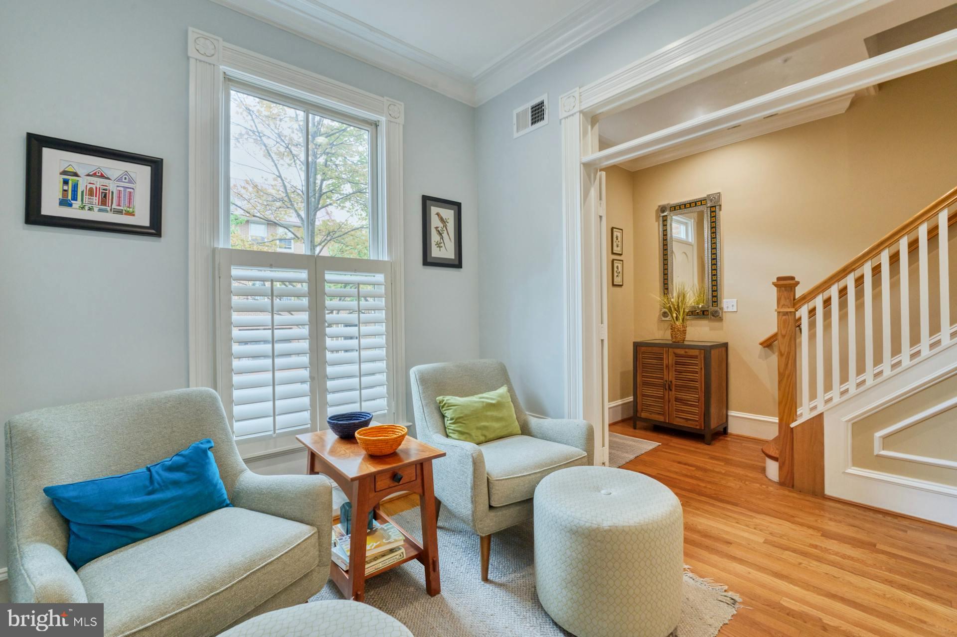 QUEENS ROW - Residential