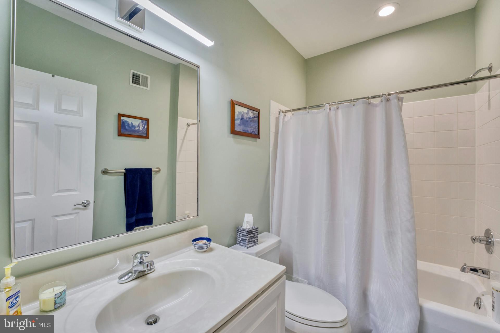 QUEENS ROW - Residential