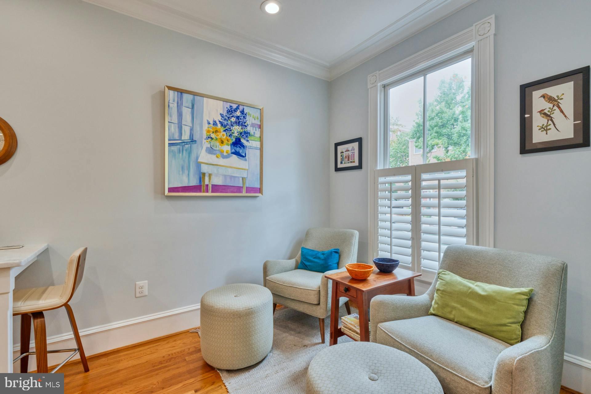 QUEENS ROW - Residential