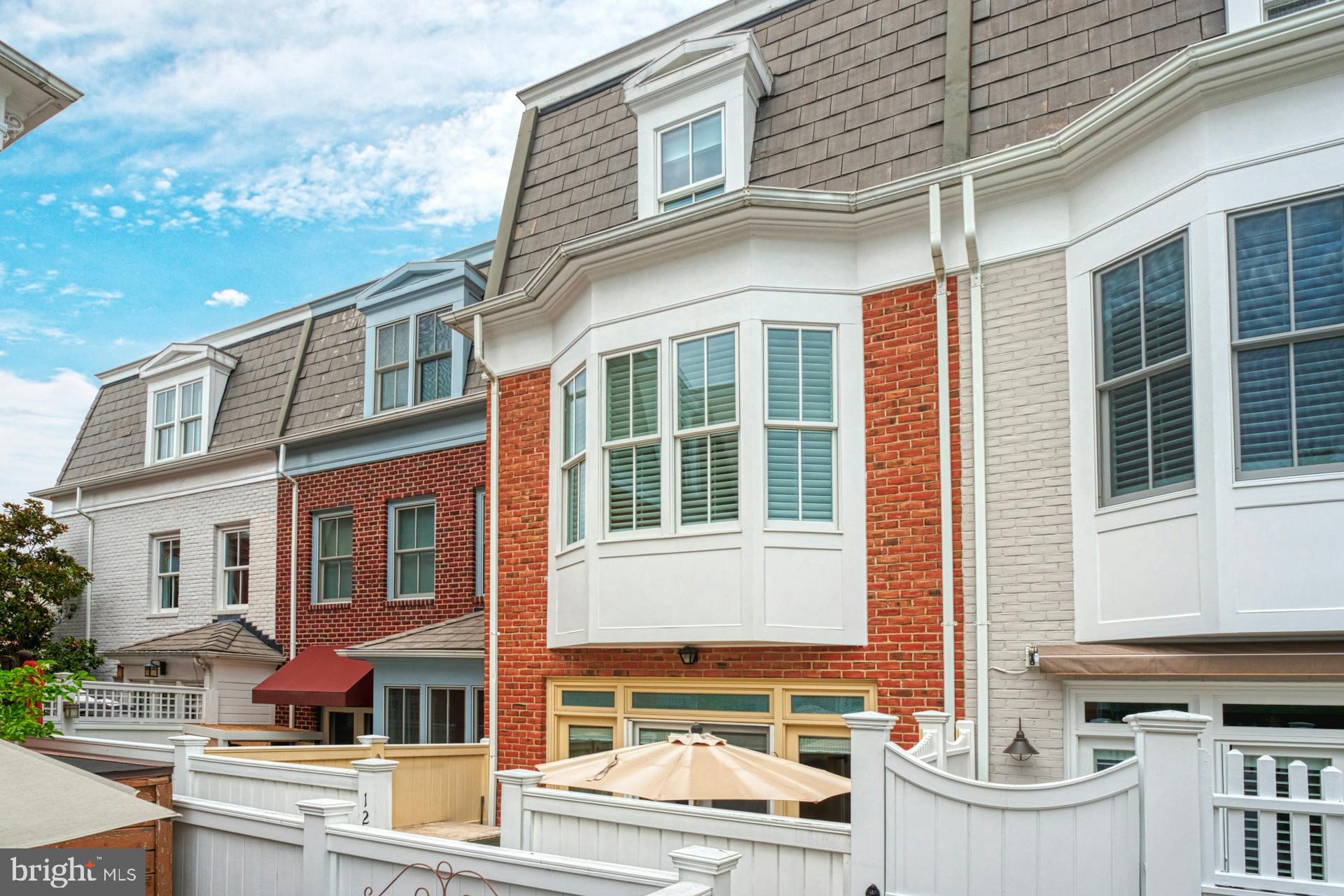 QUEENS ROW - Residential