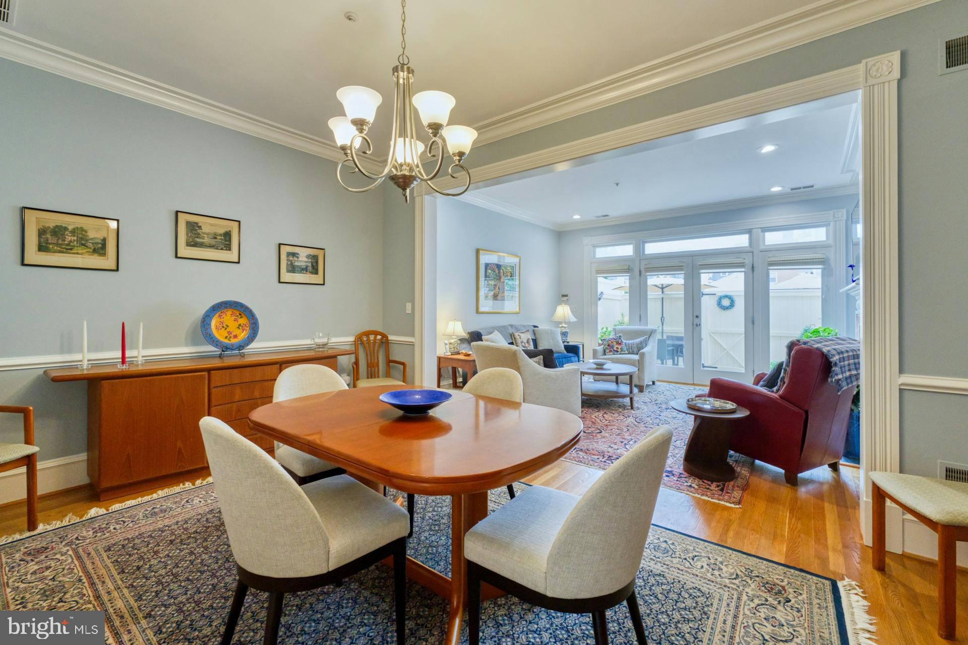 QUEENS ROW - Residential