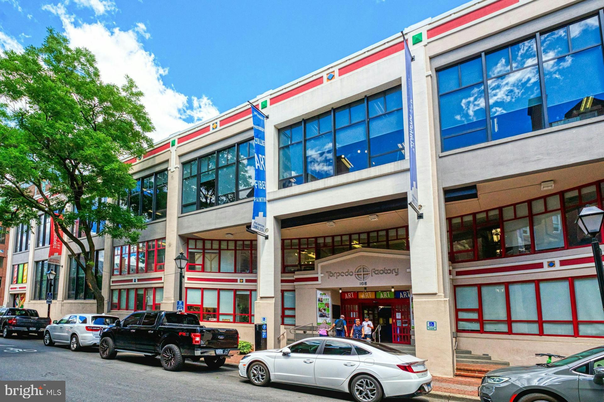 QUEENS ROW - Residential