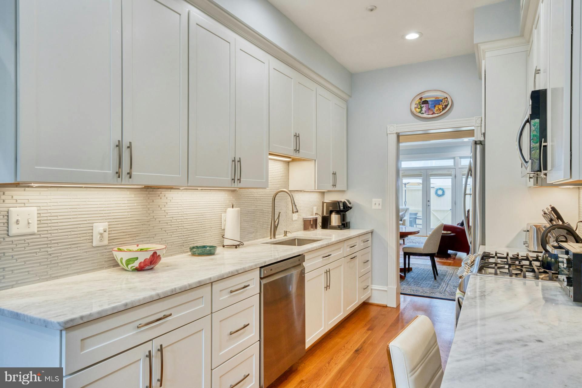 QUEENS ROW - Residential