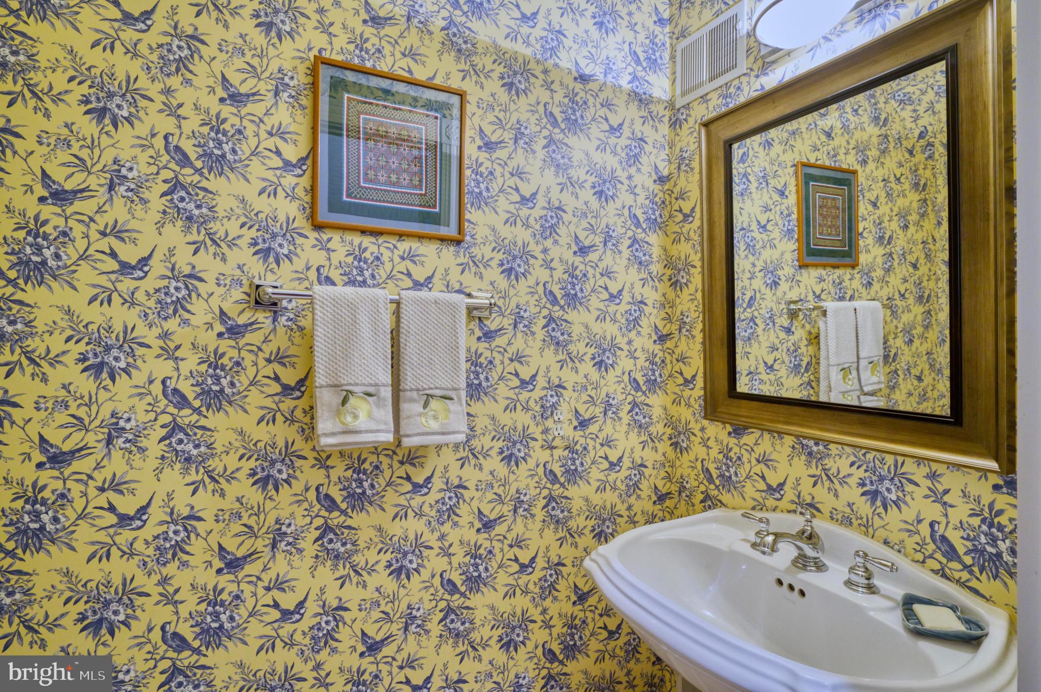 QUEENS ROW - Residential