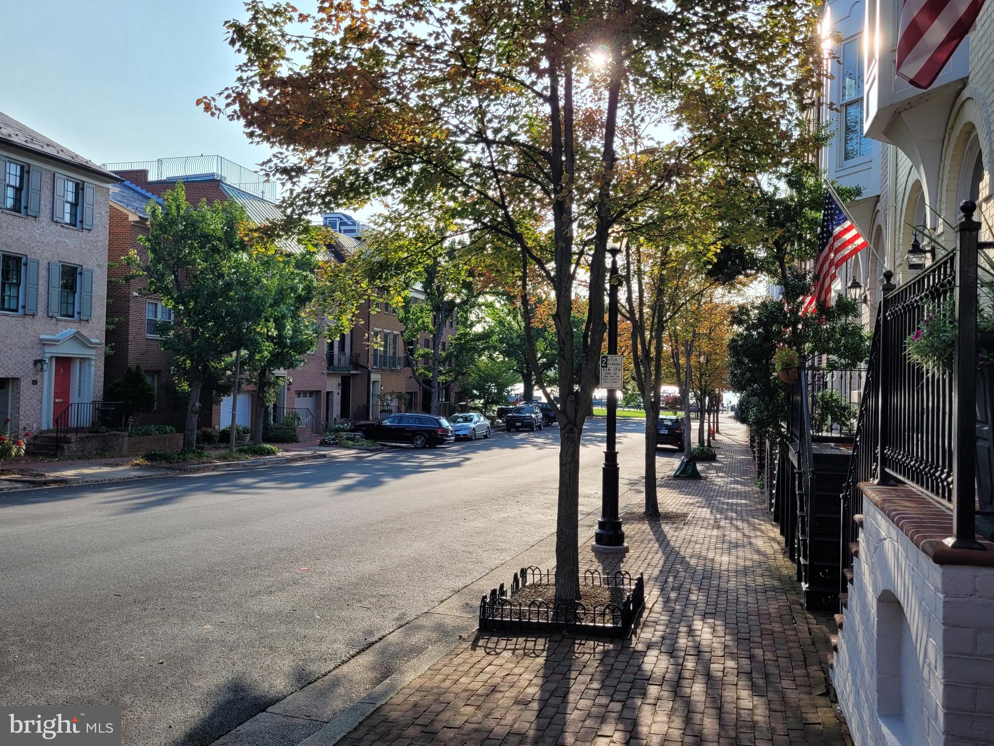 QUEENS ROW - Residential