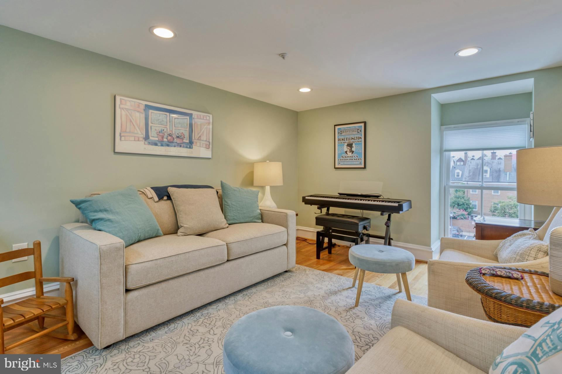 QUEENS ROW - Residential