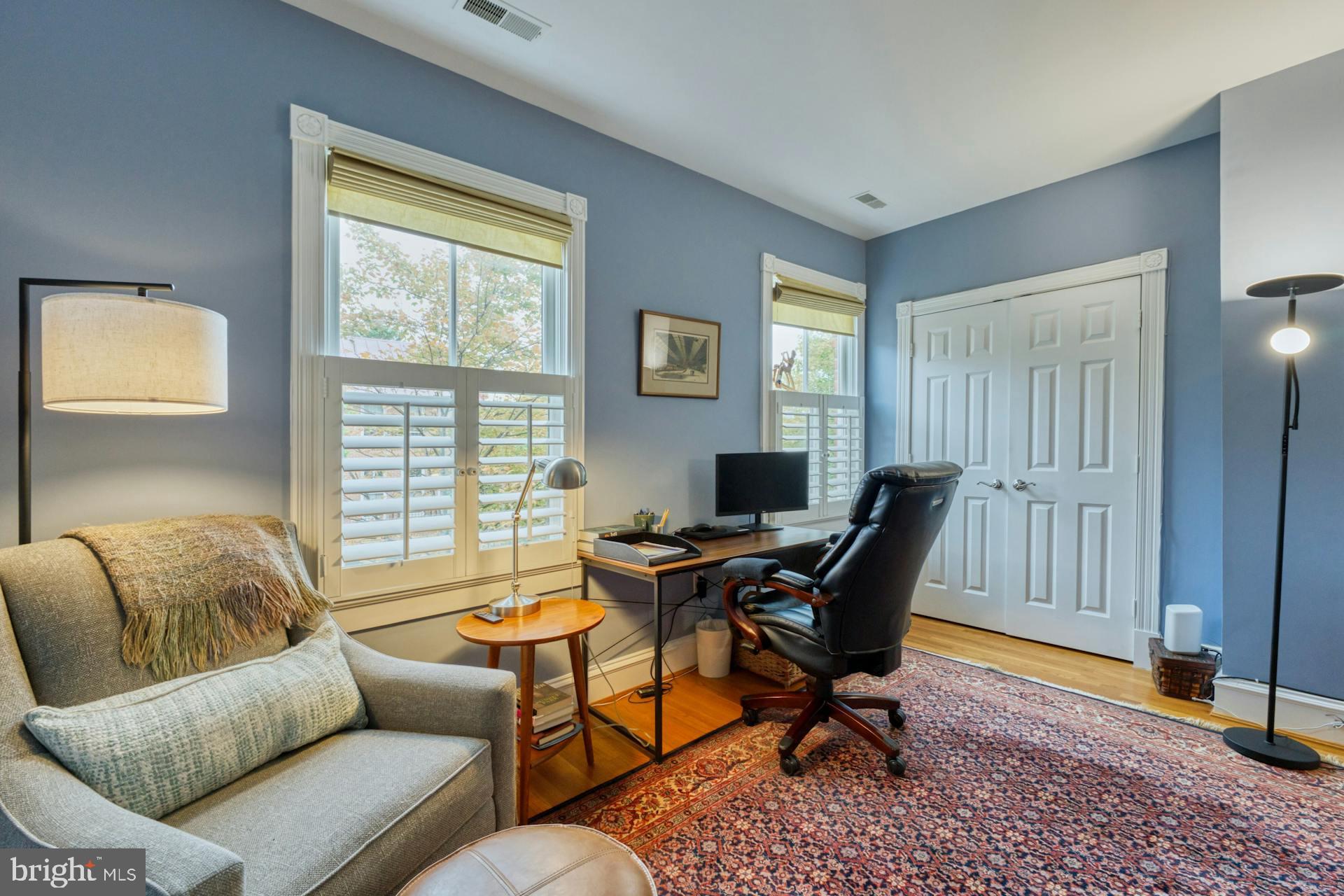 QUEENS ROW - Residential