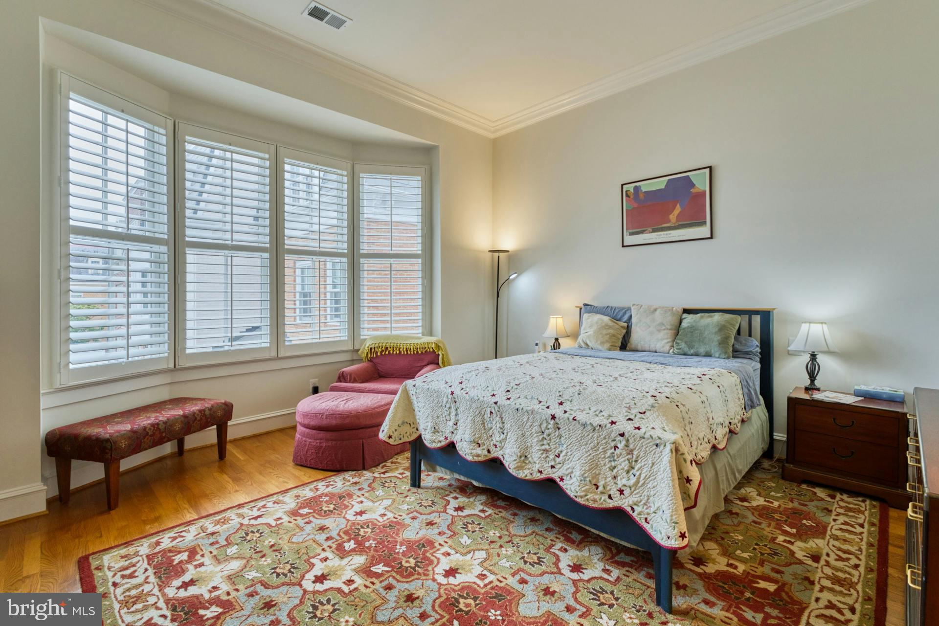 QUEENS ROW - Residential