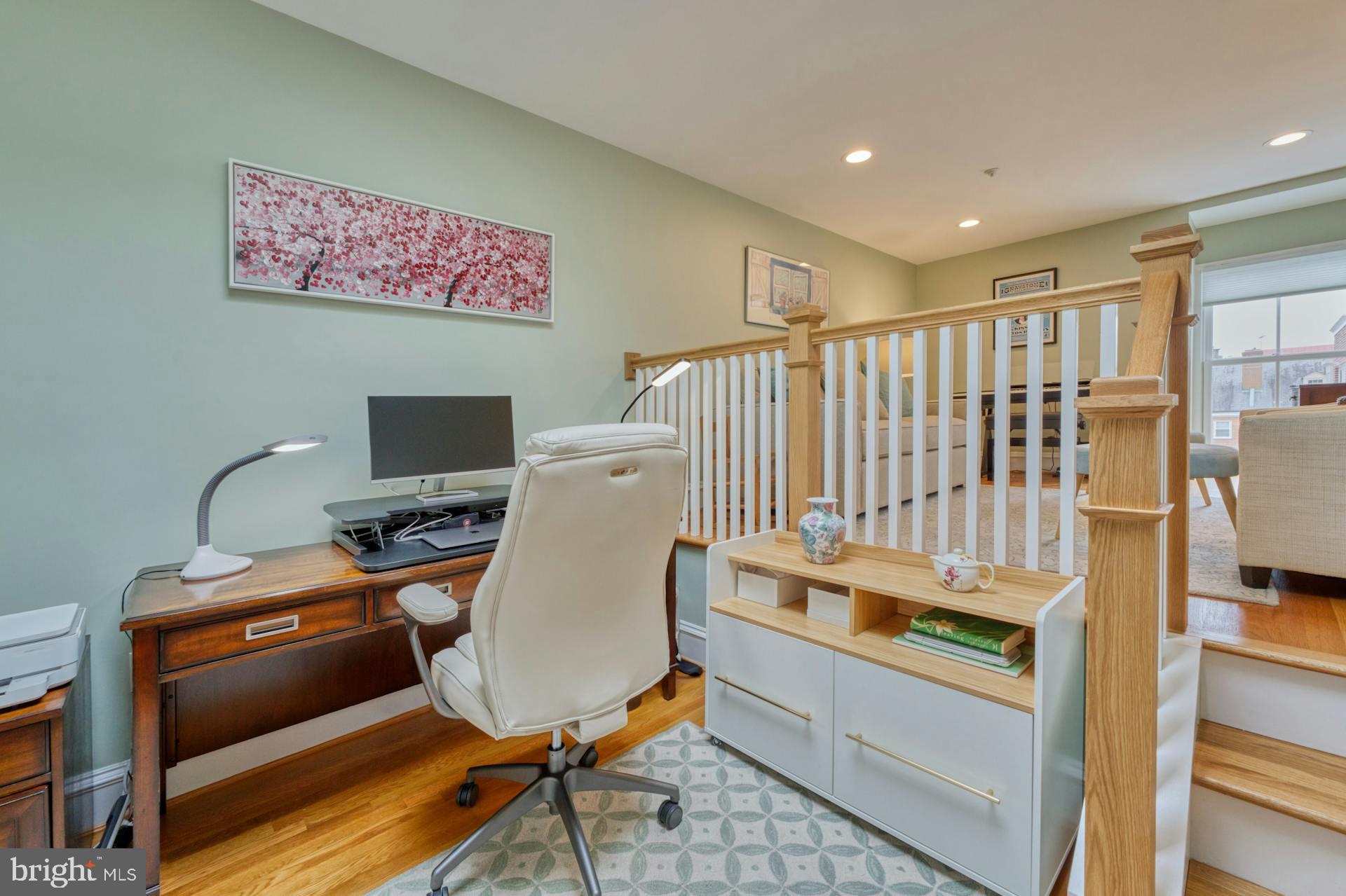 QUEENS ROW - Residential