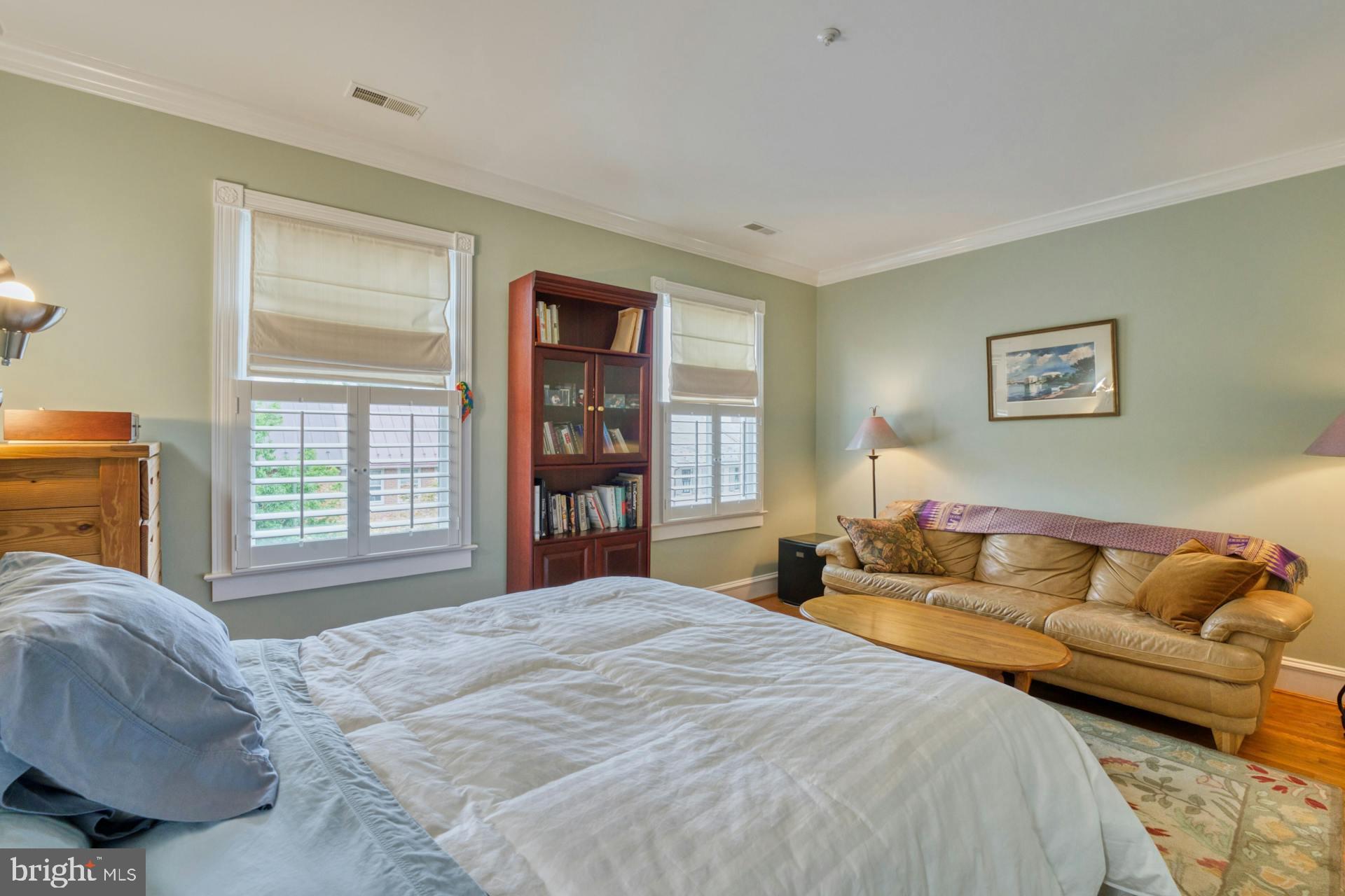 QUEENS ROW - Residential