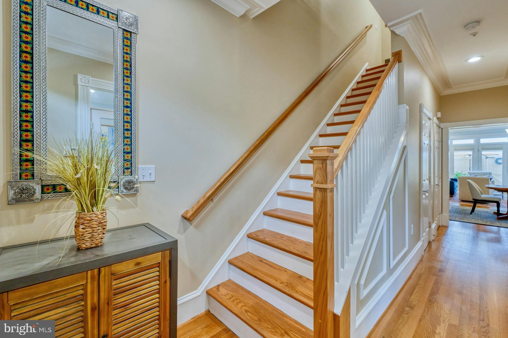 QUEENS ROW - Residential