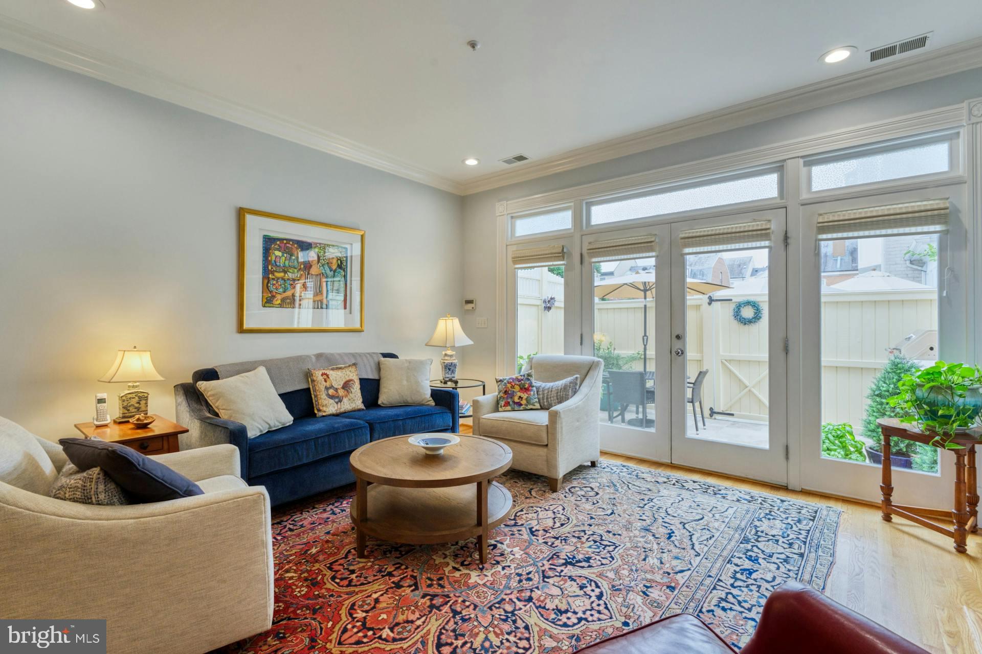 QUEENS ROW - Residential