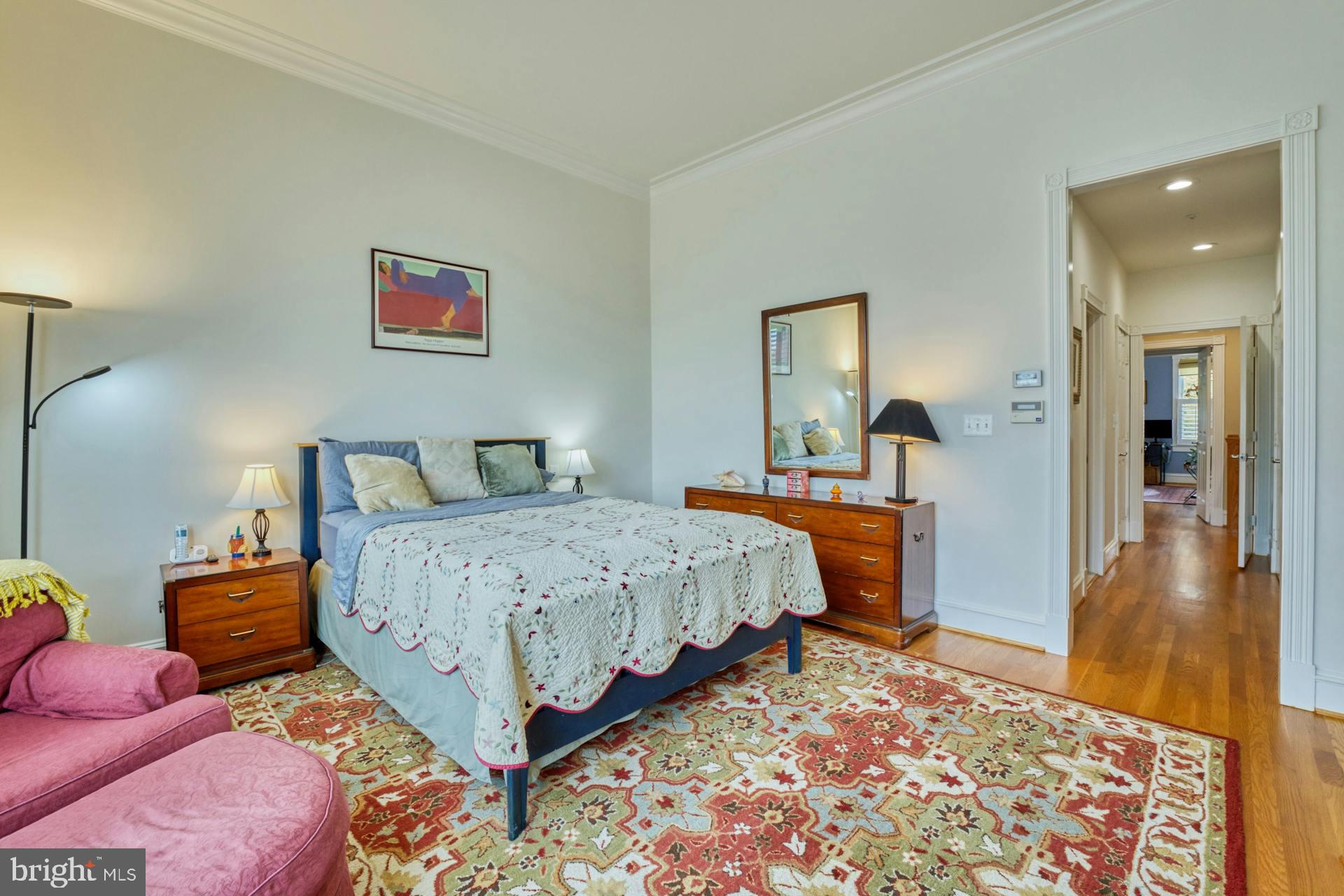 QUEENS ROW - Residential