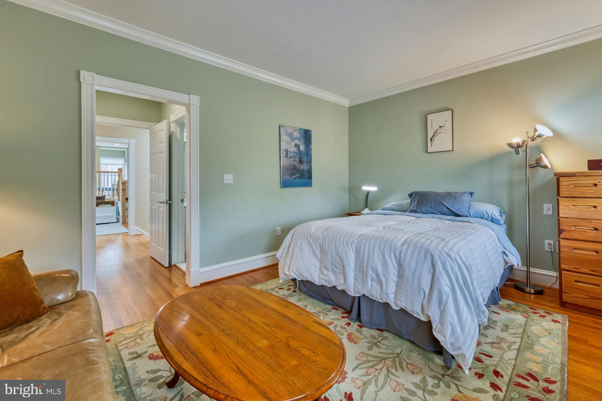 QUEENS ROW - Residential