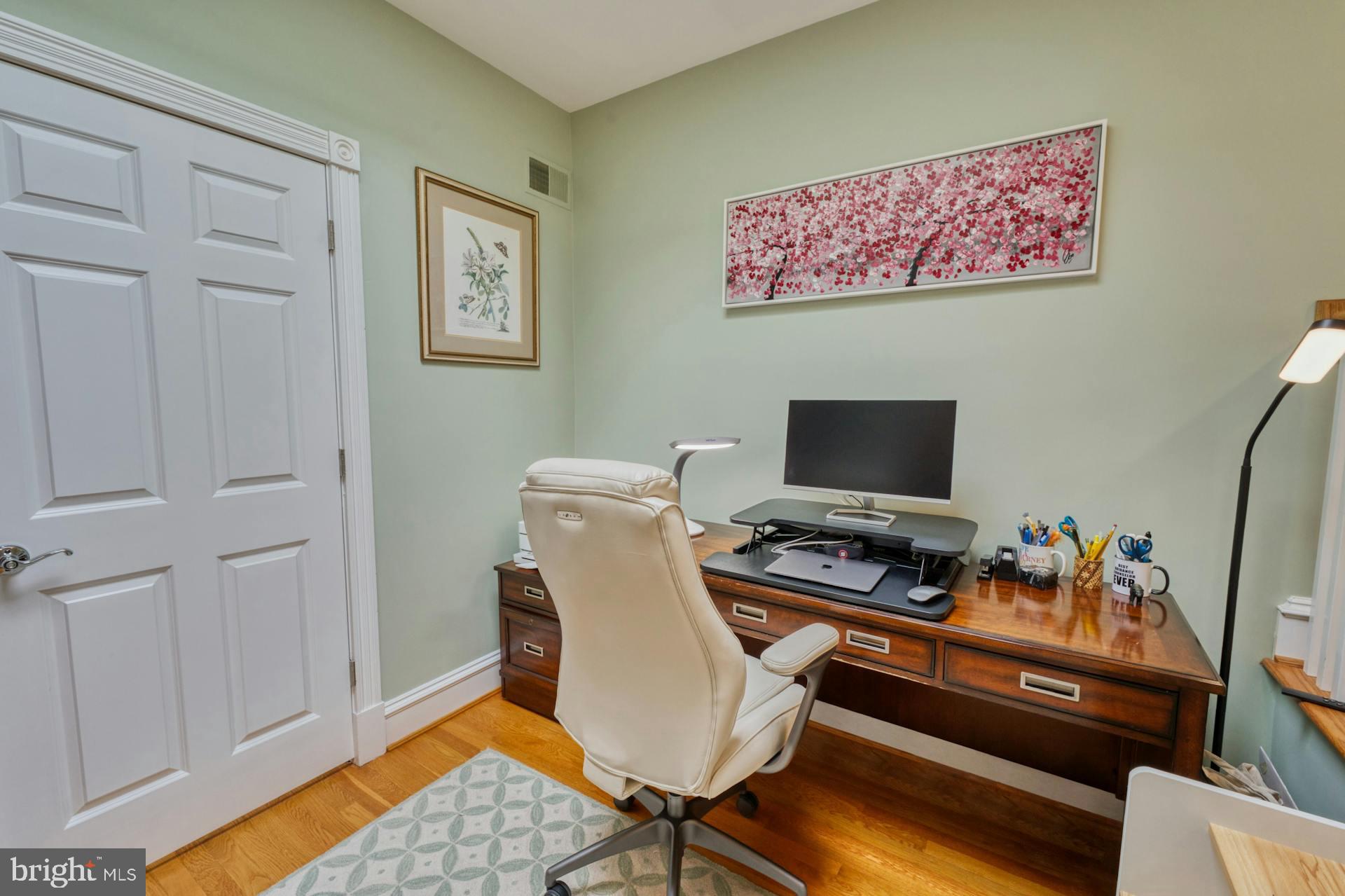 QUEENS ROW - Residential