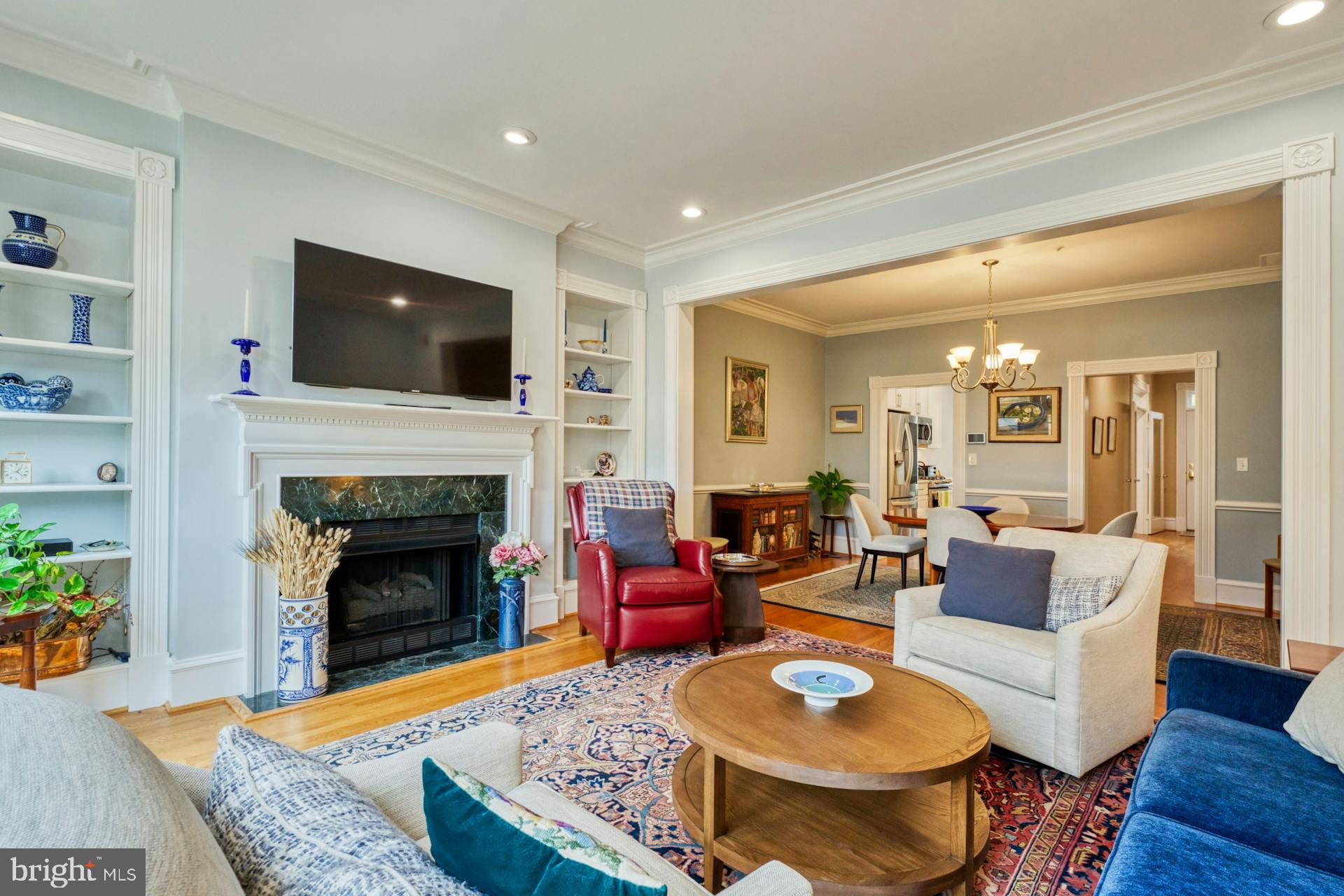 QUEENS ROW - Residential