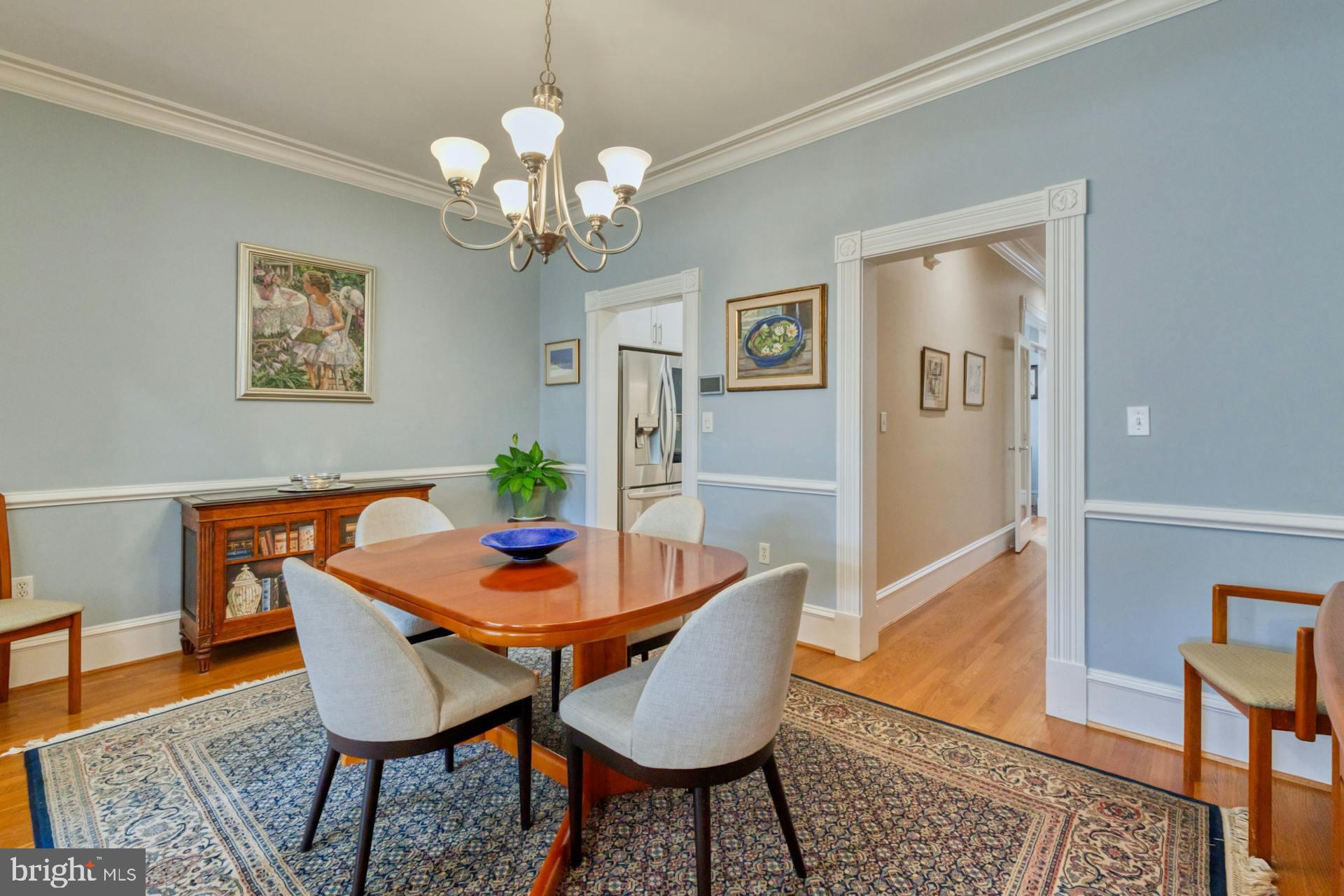 QUEENS ROW - Residential