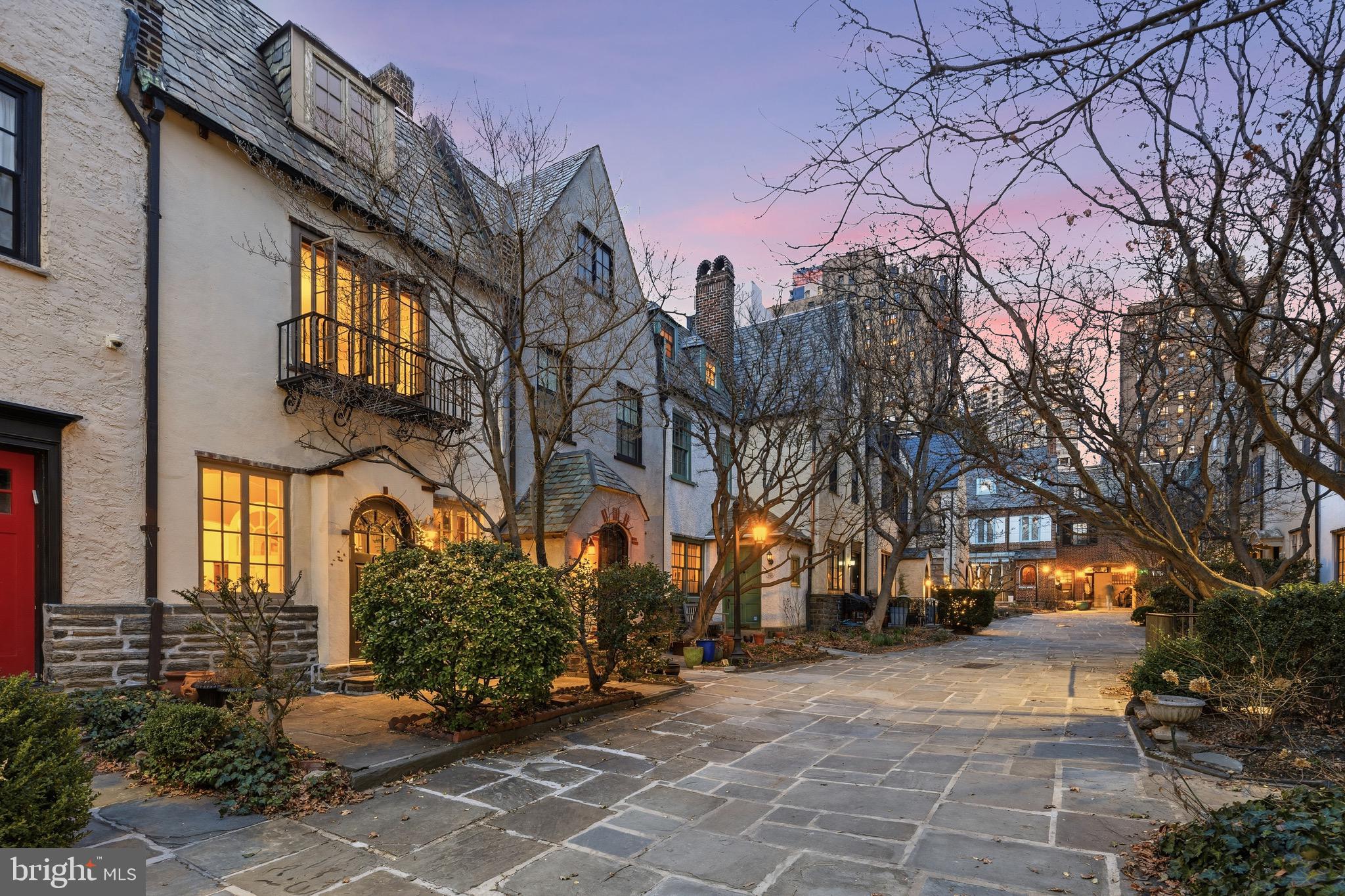 2139 SAINT JAMES PLACE