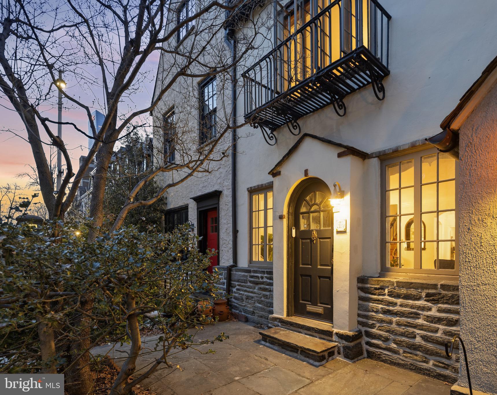 2139 SAINT JAMES PLACE