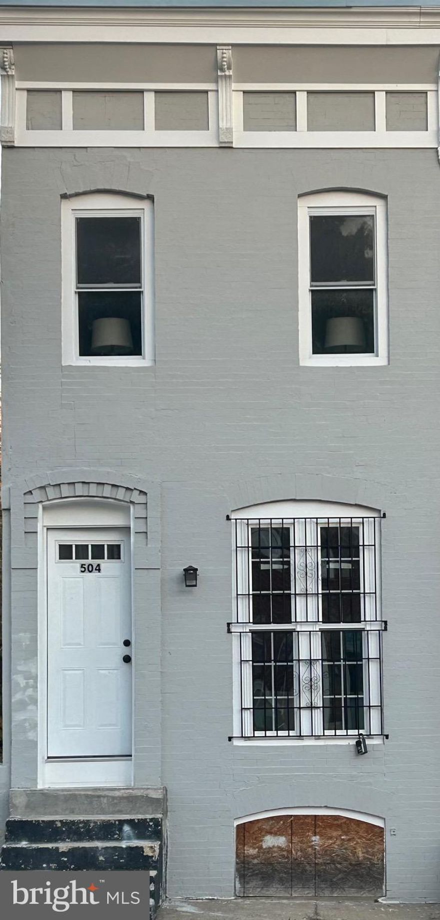 Newly Renovated 2 bedroom 2  full bathrooms 1 half bath Row home