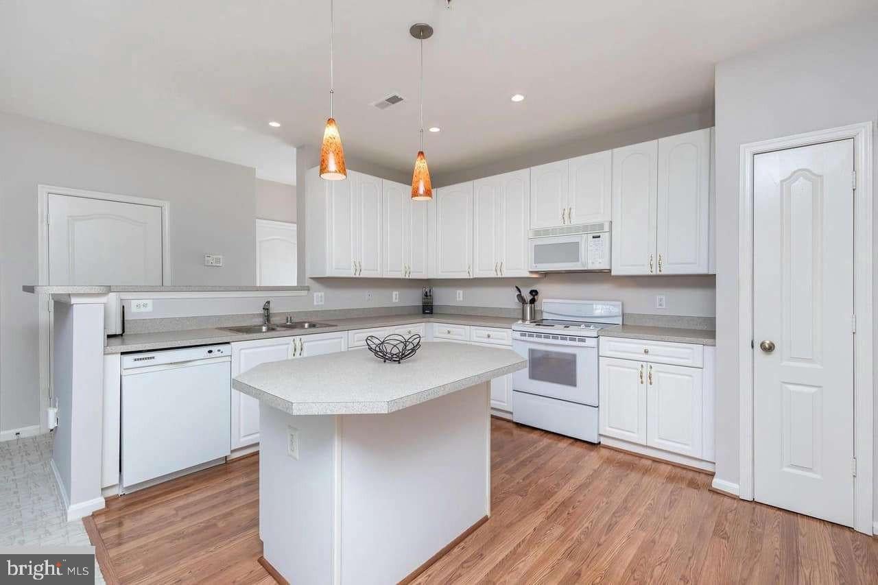 400 SYMPHONY CIRCLE 209I