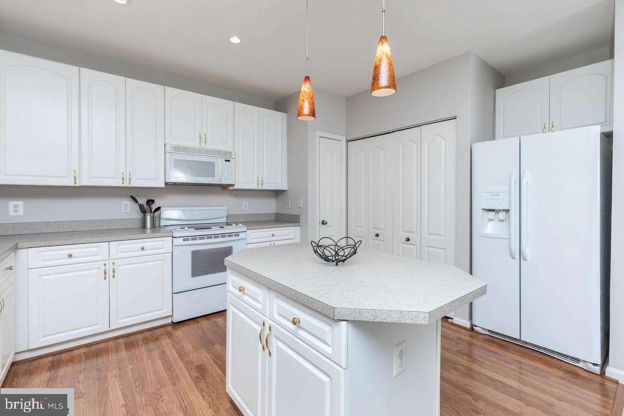 400 SYMPHONY CIRCLE 209I