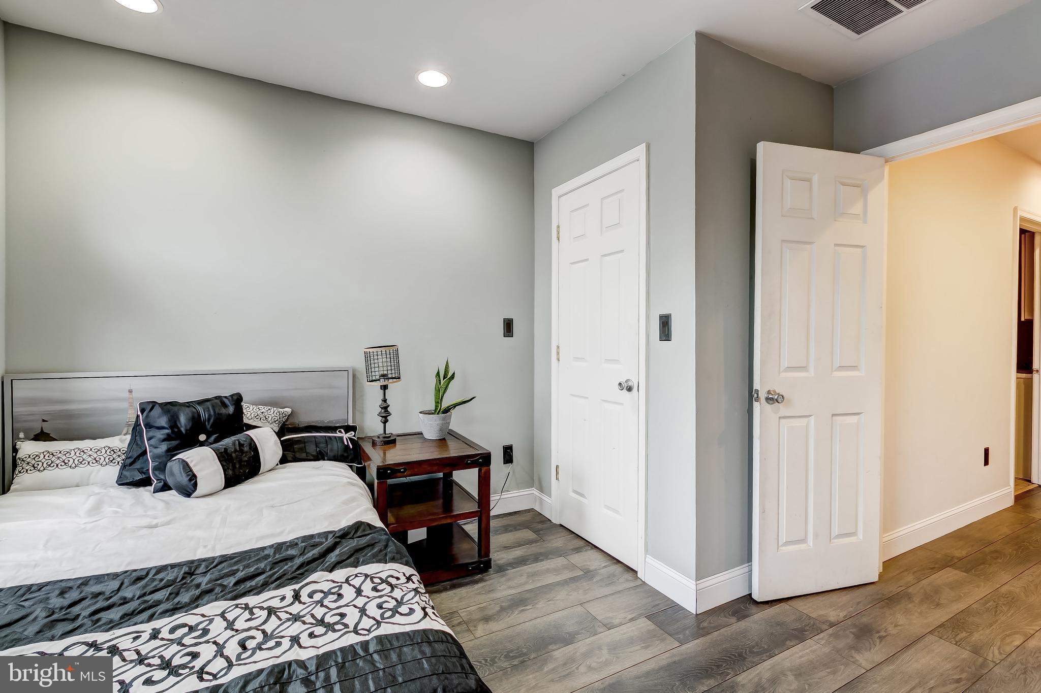 LOCUST POINT - Residential Lease