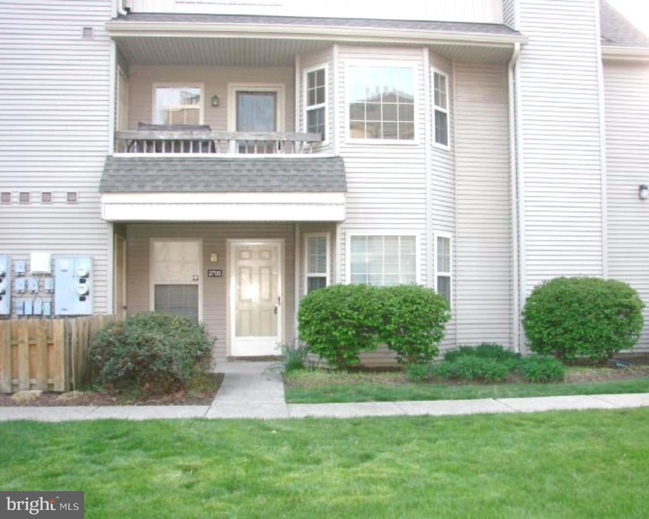 Available September 1st! Fantastic opportunity to live in first floor 2 bedroom, 2 full bath condo in Makefield Glen! The open layout consists of living/dining room, a fireplace and an eat-in kitchen. The generously sized eat-in kitchen is bright & sunny and has plenty of counter and cabinet space. Two full bathrooms and a large laundry room compliment the two bedrooms. The master bedroom features a large walk-in closet and a private bath with soaking tub. Spacious second bedroom also has great closet space. For your enjoyment, there is a fenced in patio to relax and enjoy. Quick and easy access to I-95 and Route 1, as well as, shopping and transportation! Easy to love and easy to care for. Don't miss out on this great rental! Unit was recently renovated.
*NO PETS. MUST HAVE GOOD CREDIT.*