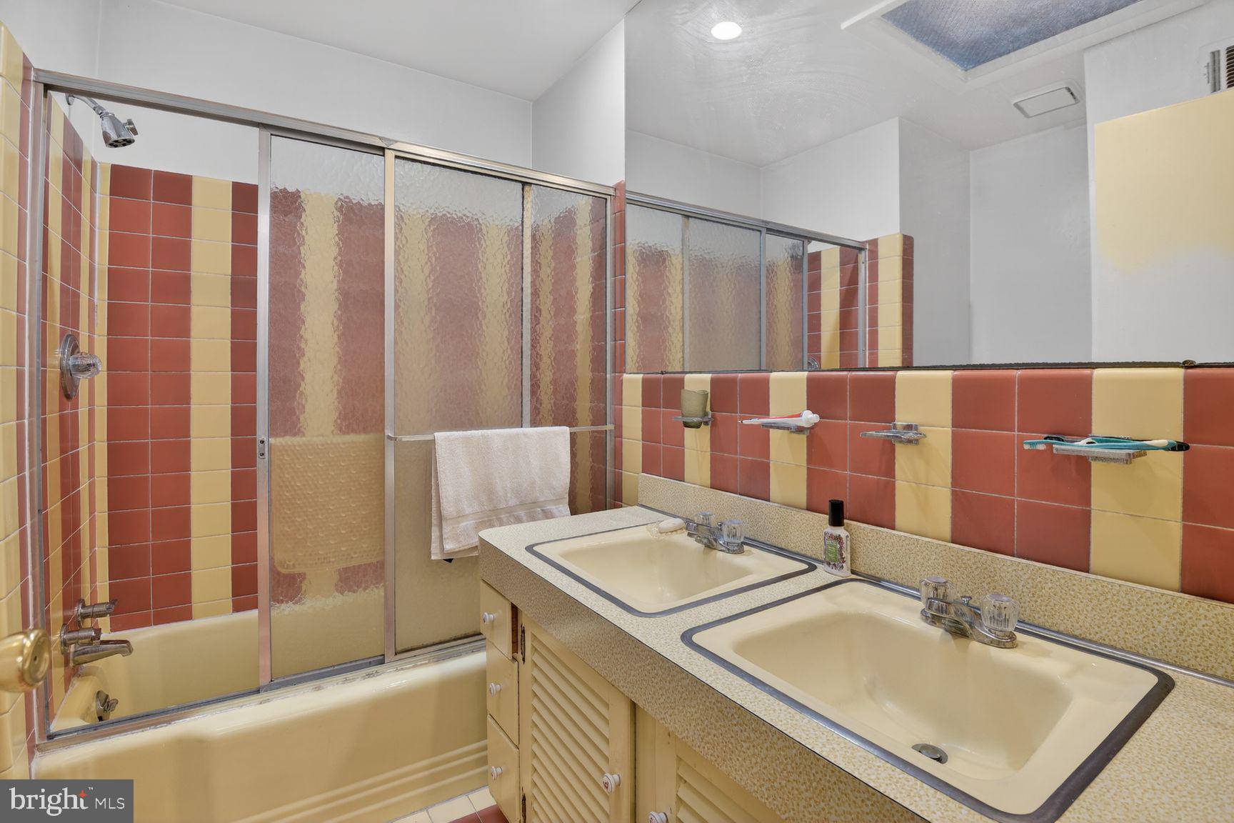 KENWOOD PARK - Residential
