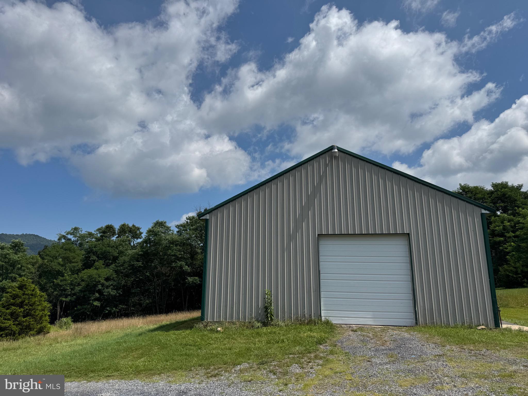 HICKORY WOODS - Residential