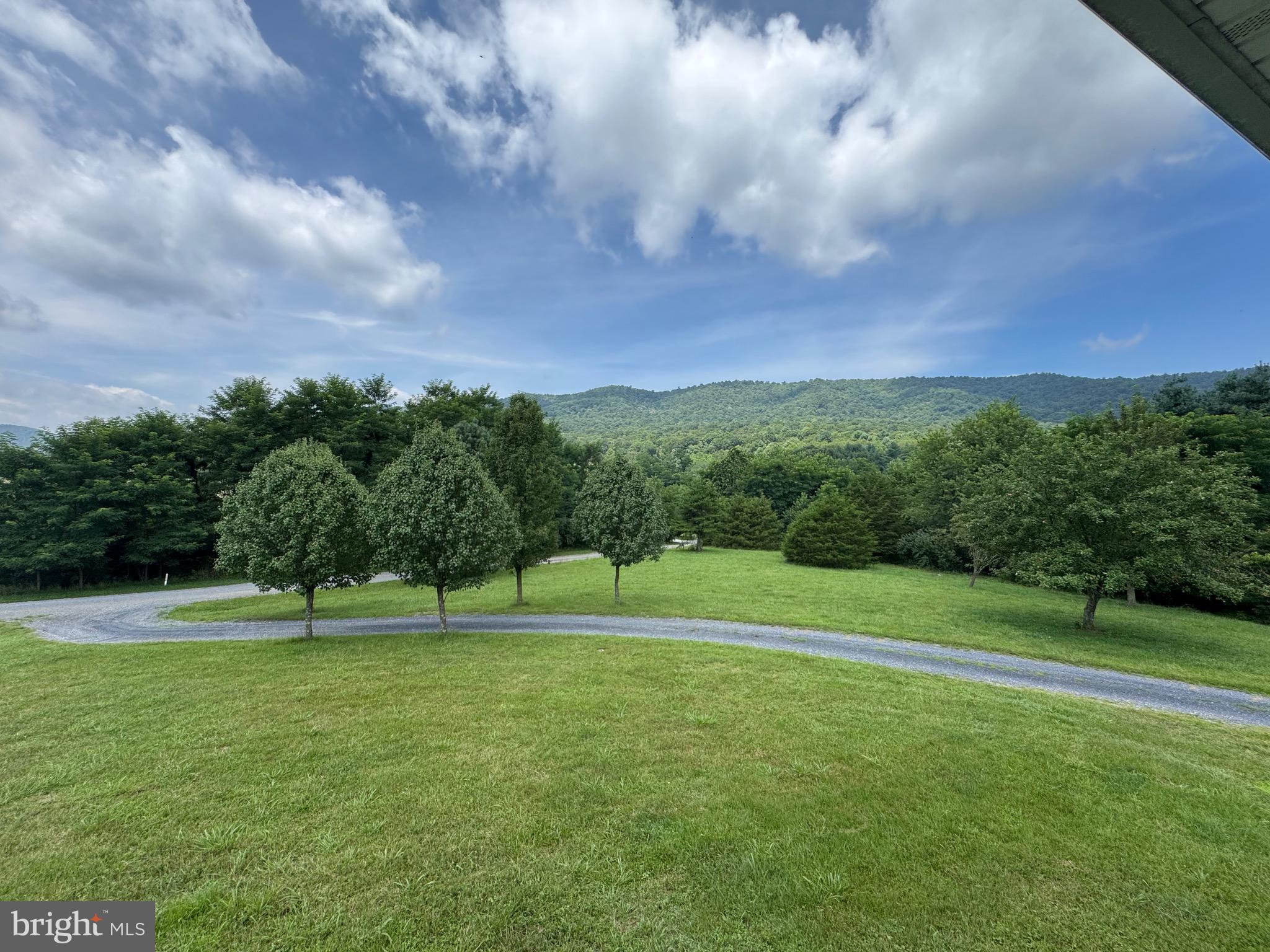 HICKORY WOODS - Residential