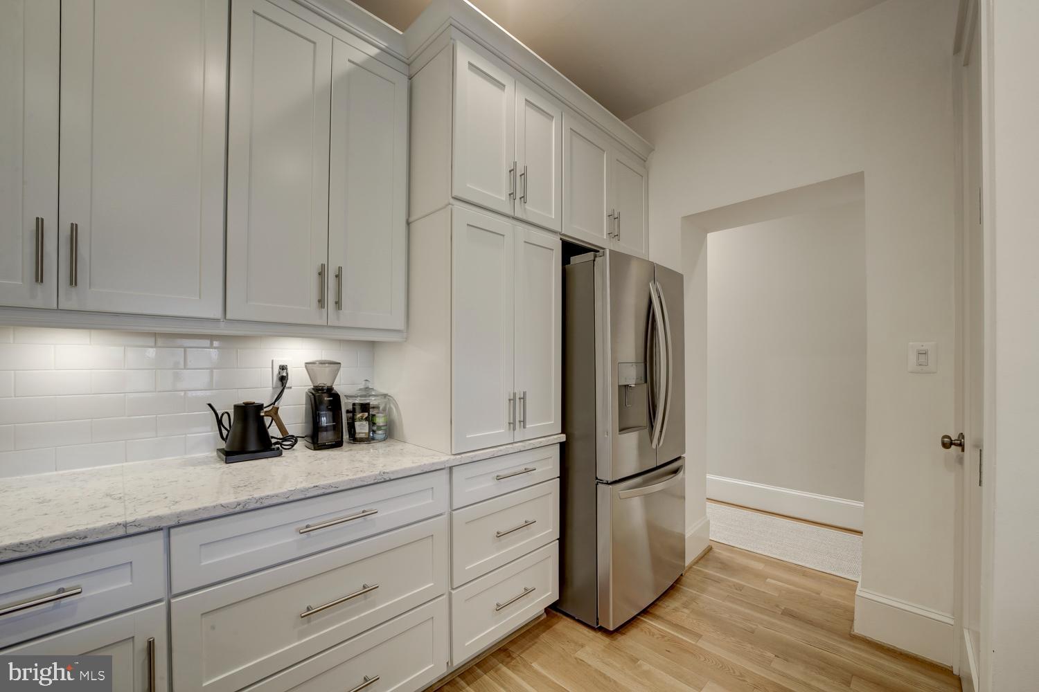 308 EAST CAPITOL STREET NE 8