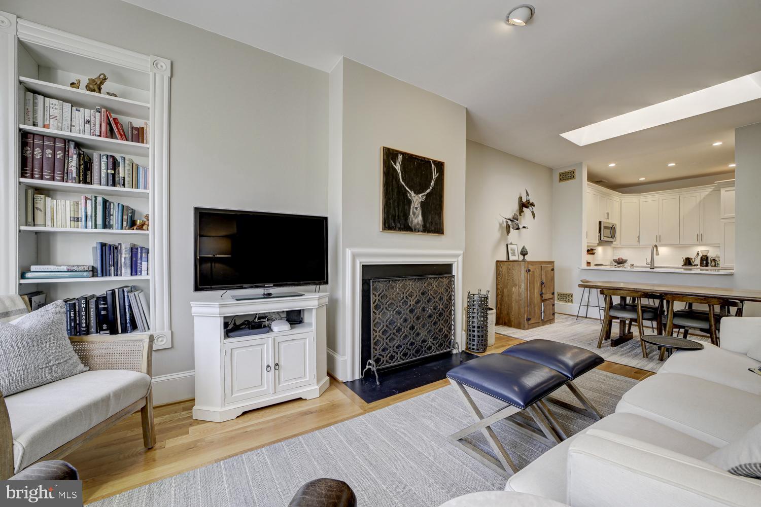 308 EAST CAPITOL STREET NE 8