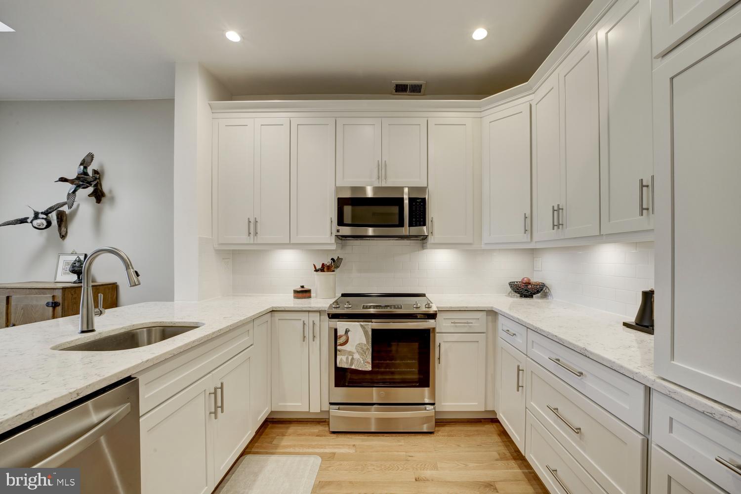 308 EAST CAPITOL STREET NE 8