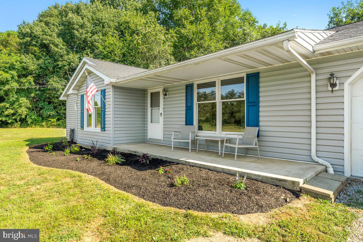 856 WEAVER LANE
