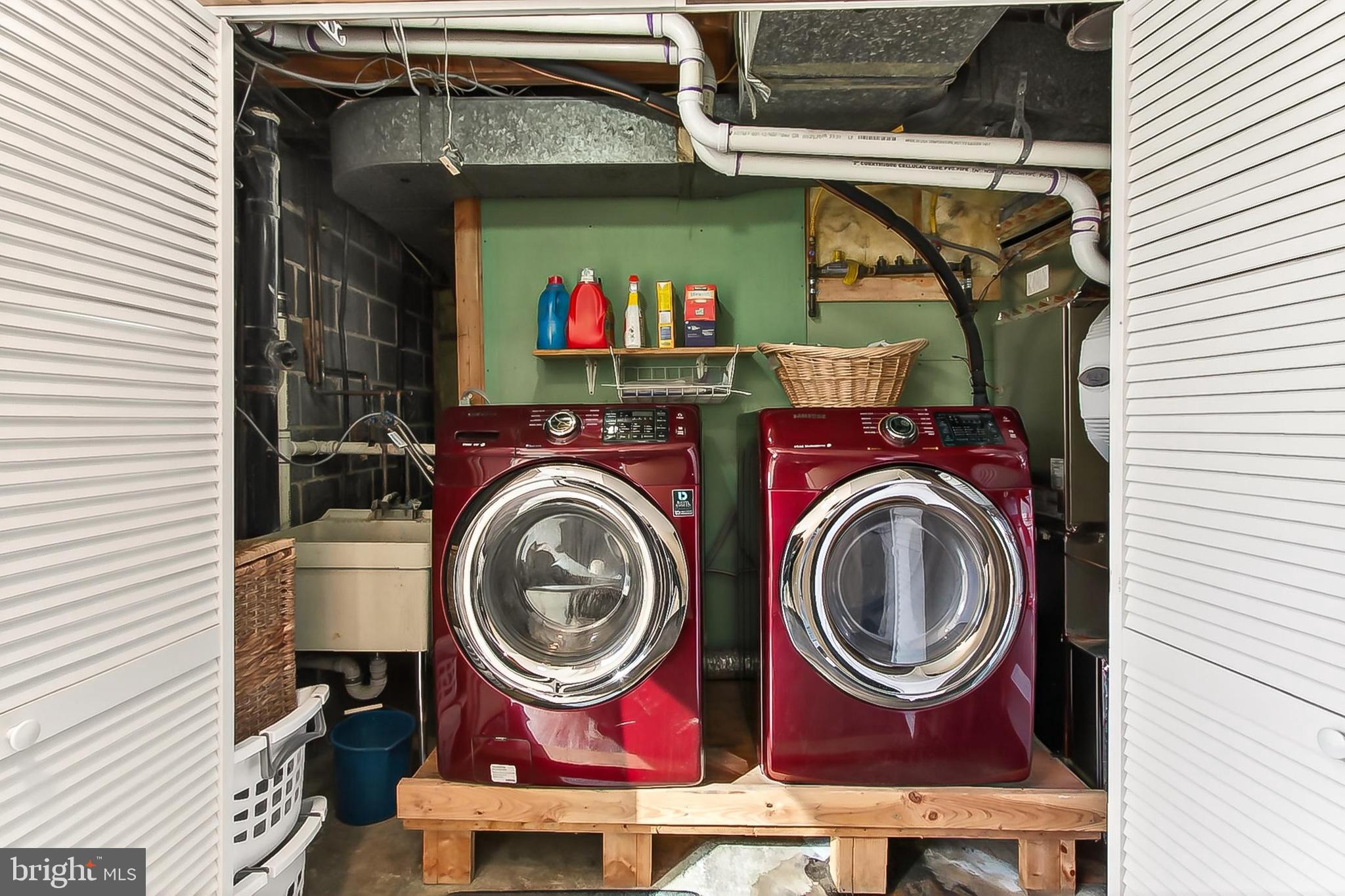 BURKE STATION SQUARE - Residential