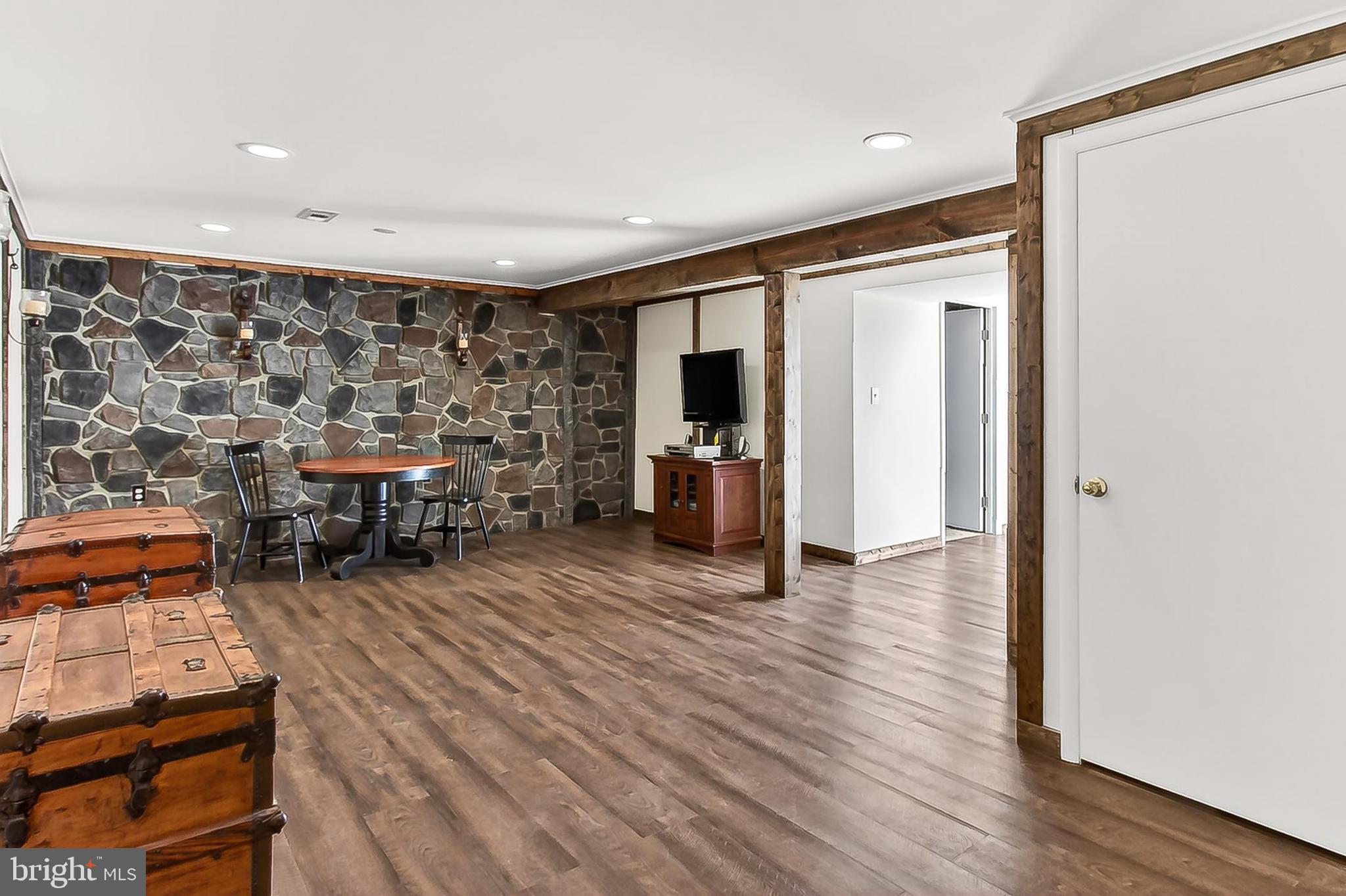 BURKE STATION SQUARE - Residential