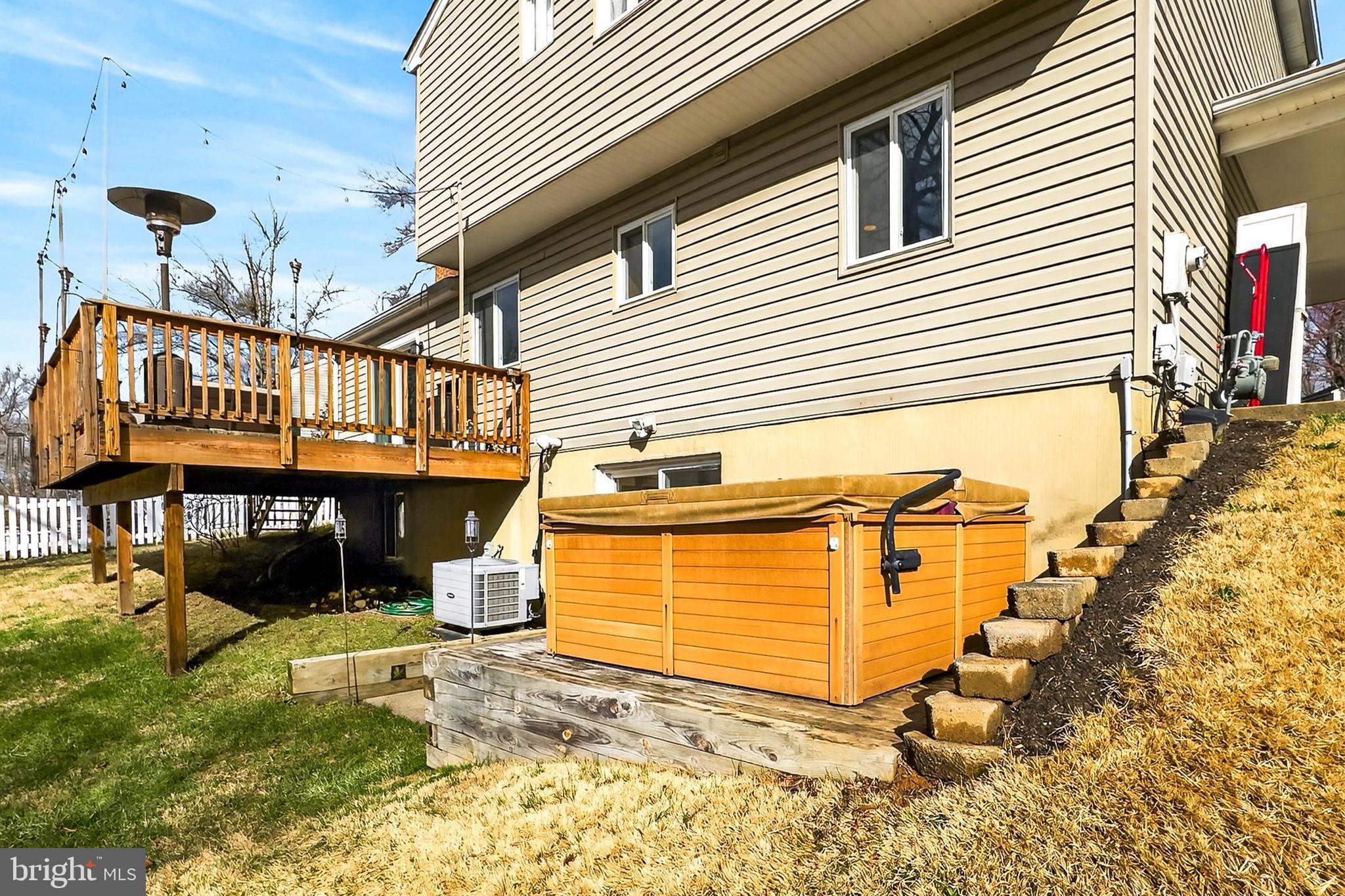 BURKE STATION SQUARE - Residential