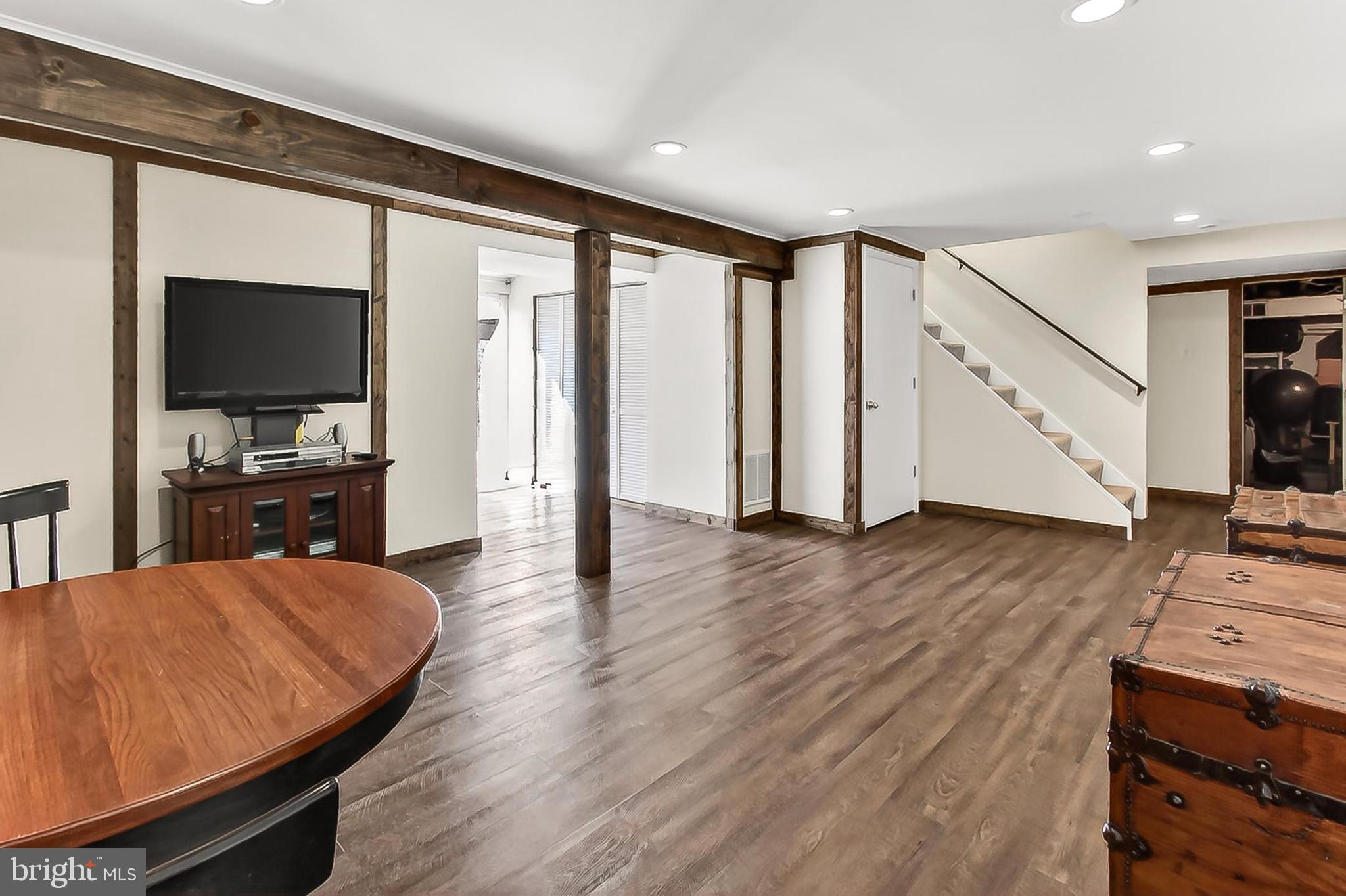 BURKE STATION SQUARE - Residential