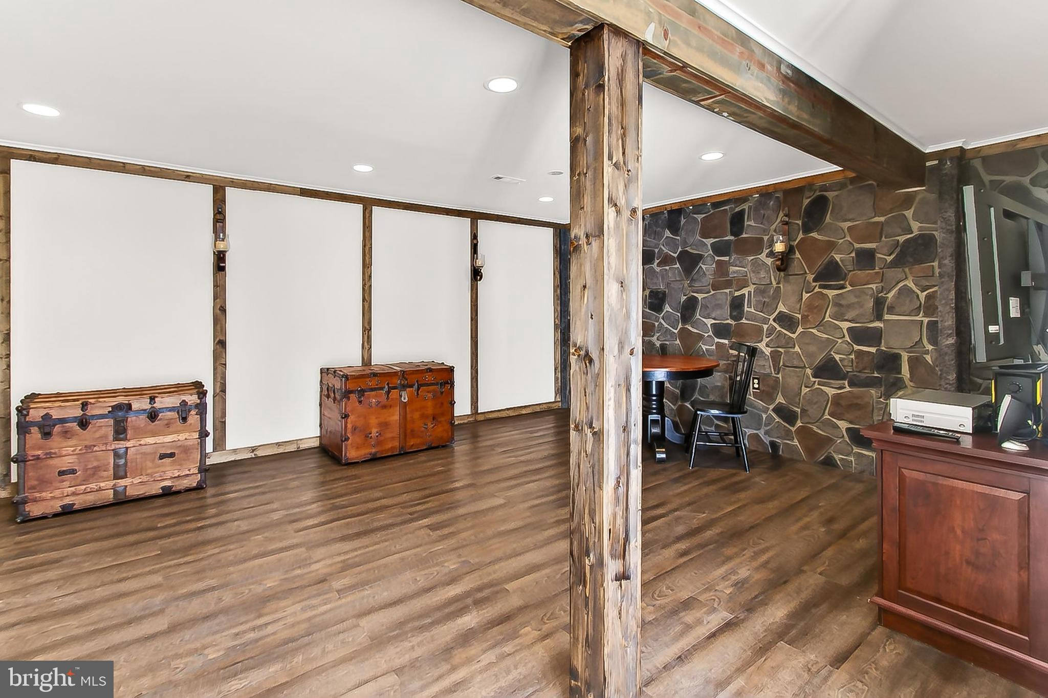 BURKE STATION SQUARE - Residential