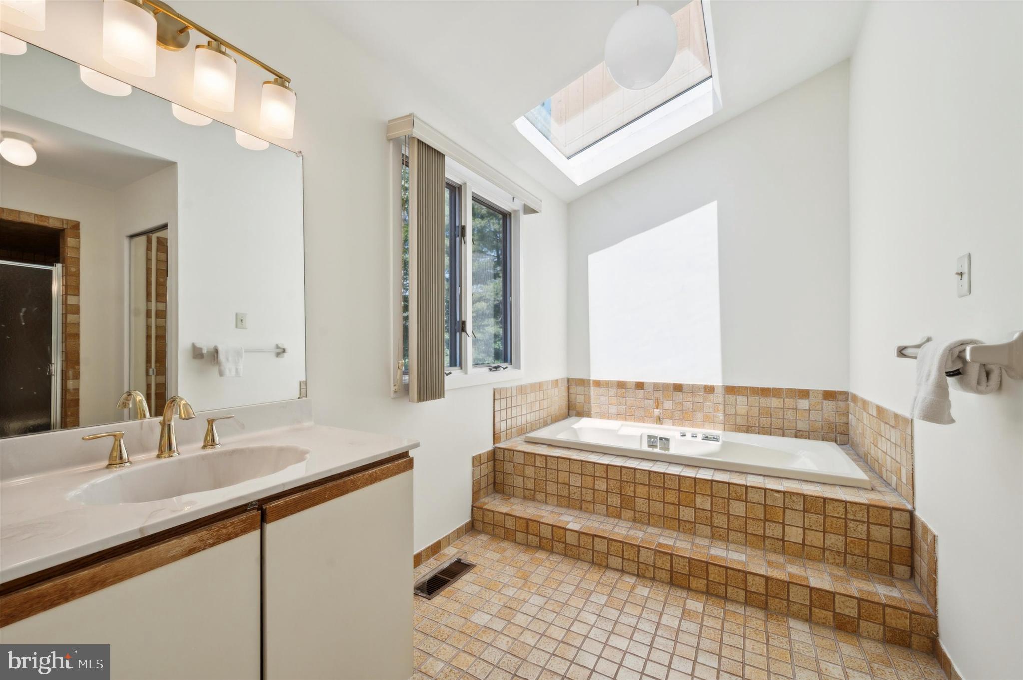 RADNOR CHASE - Residential