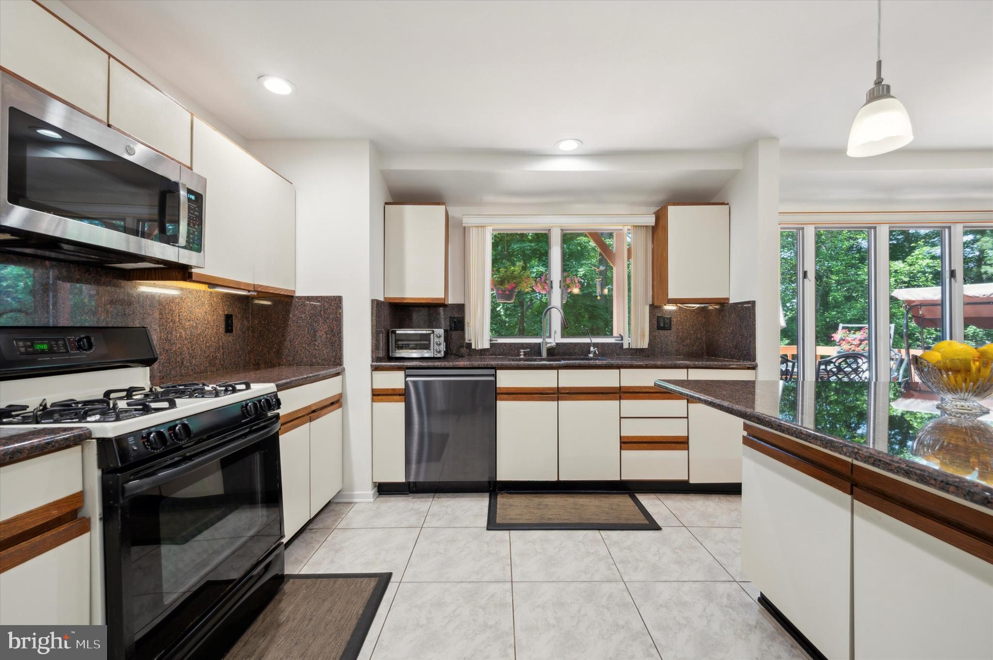 RADNOR CHASE - Residential