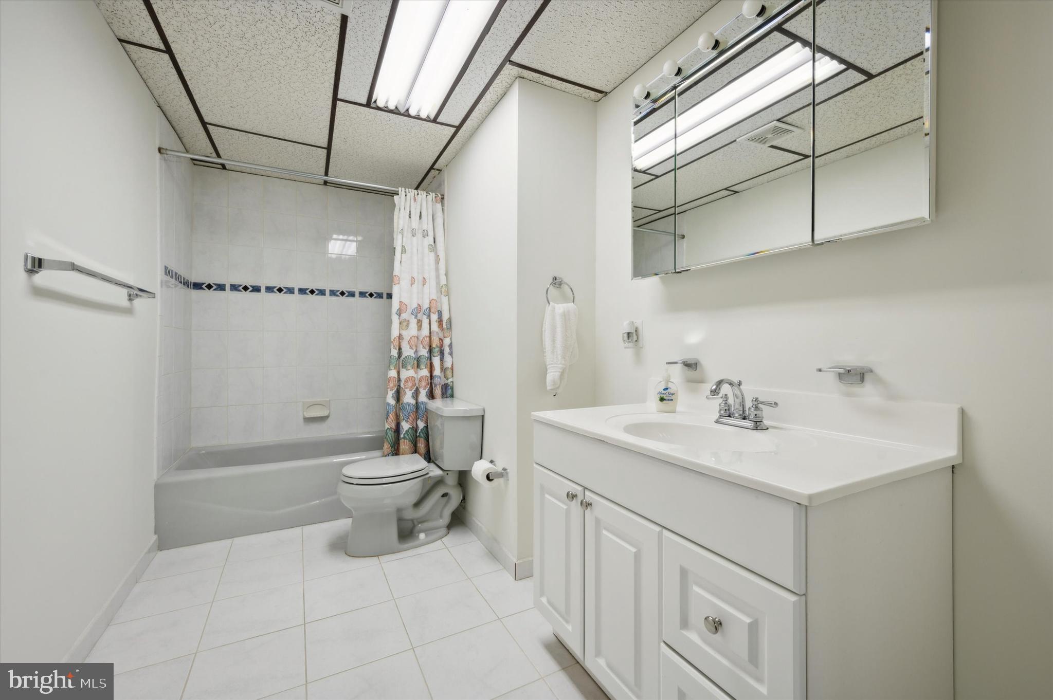 RADNOR CHASE - Residential