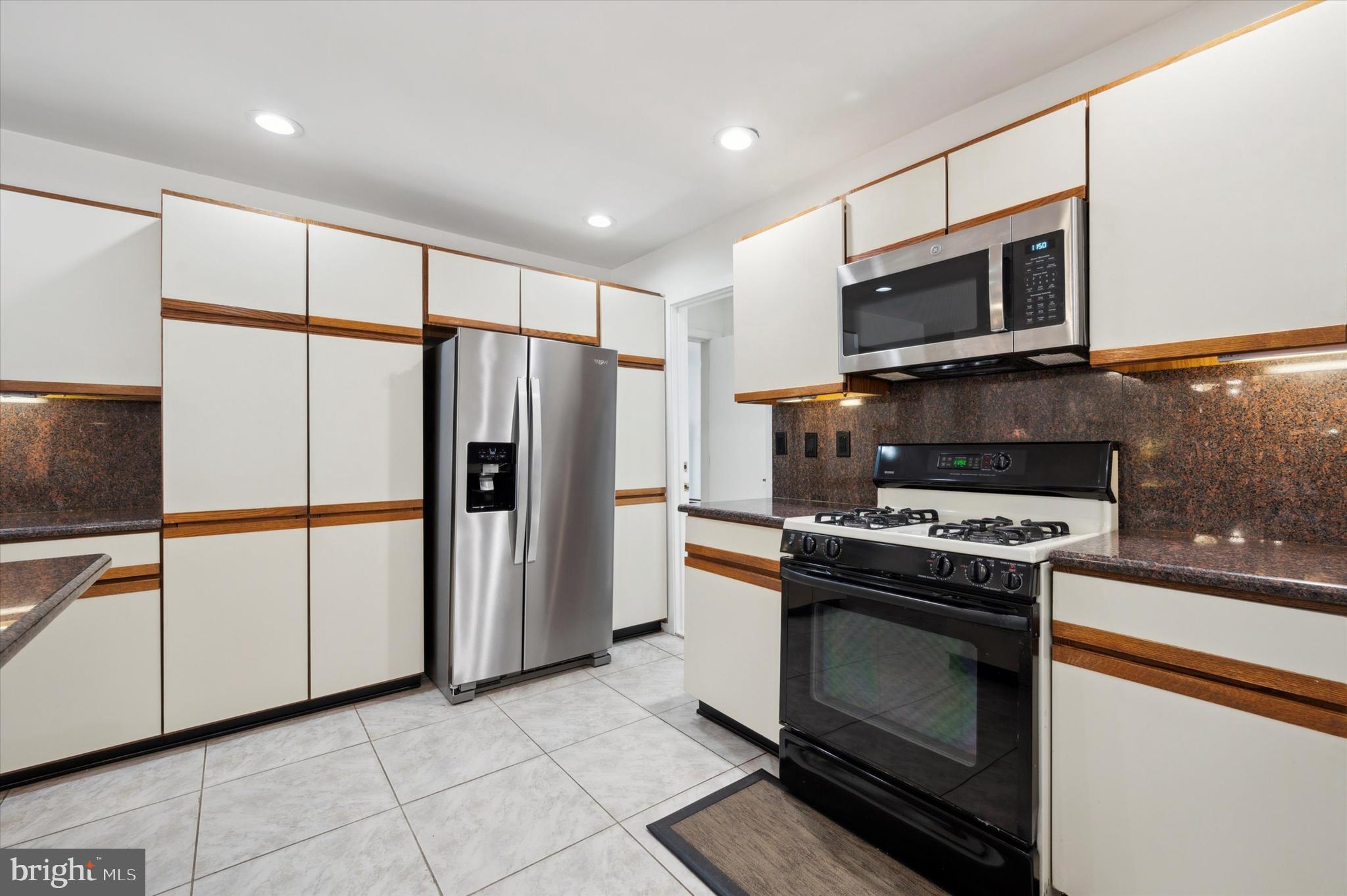 RADNOR CHASE - Residential