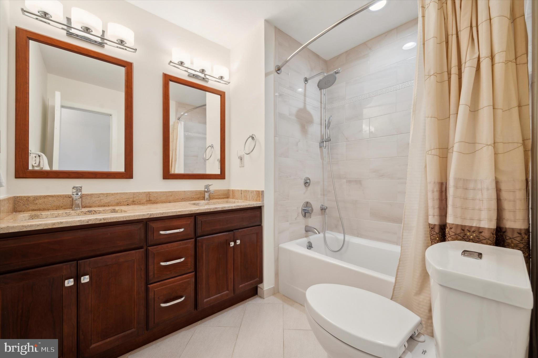 RADNOR CHASE - Residential