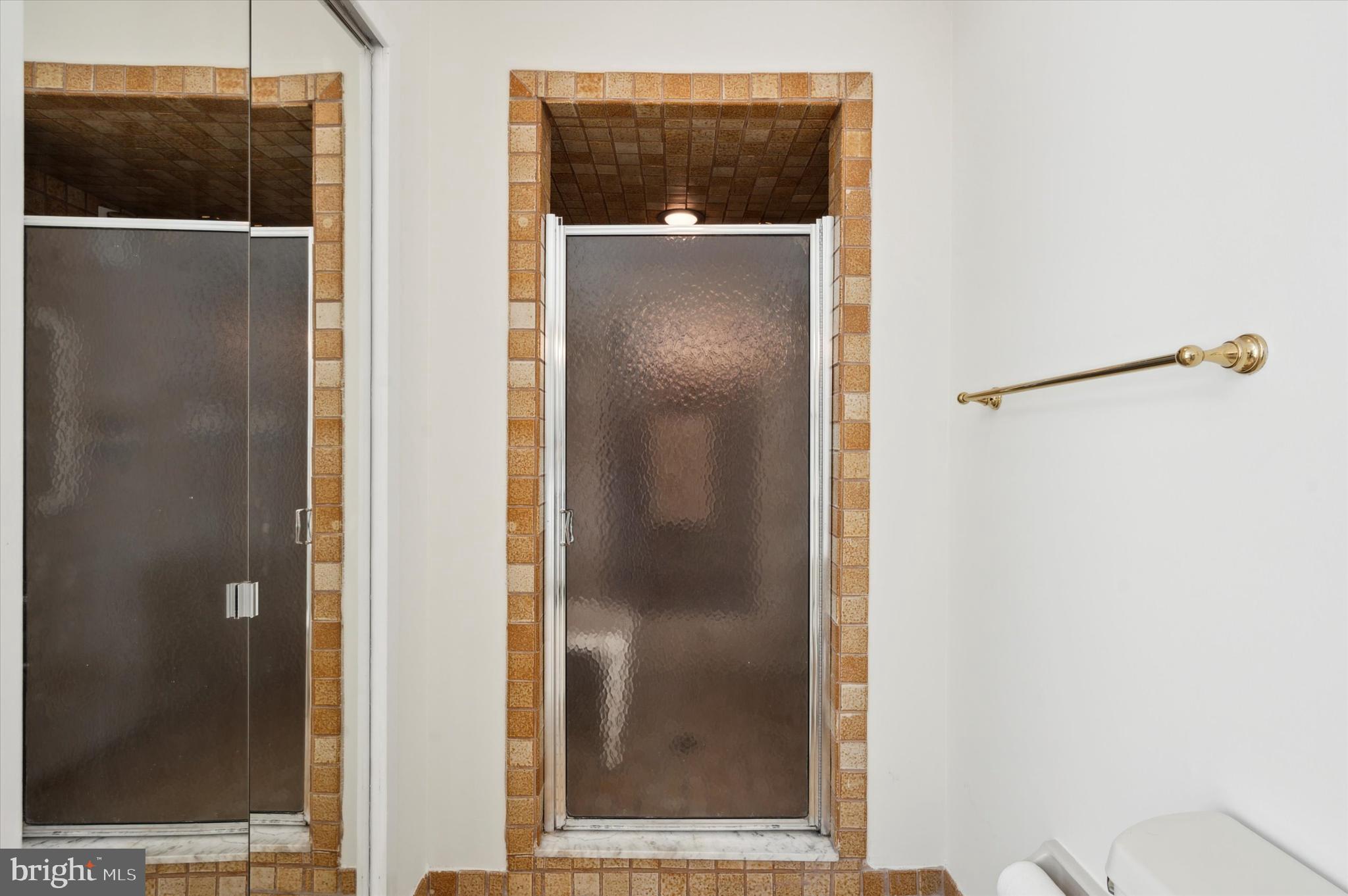 RADNOR CHASE - Residential