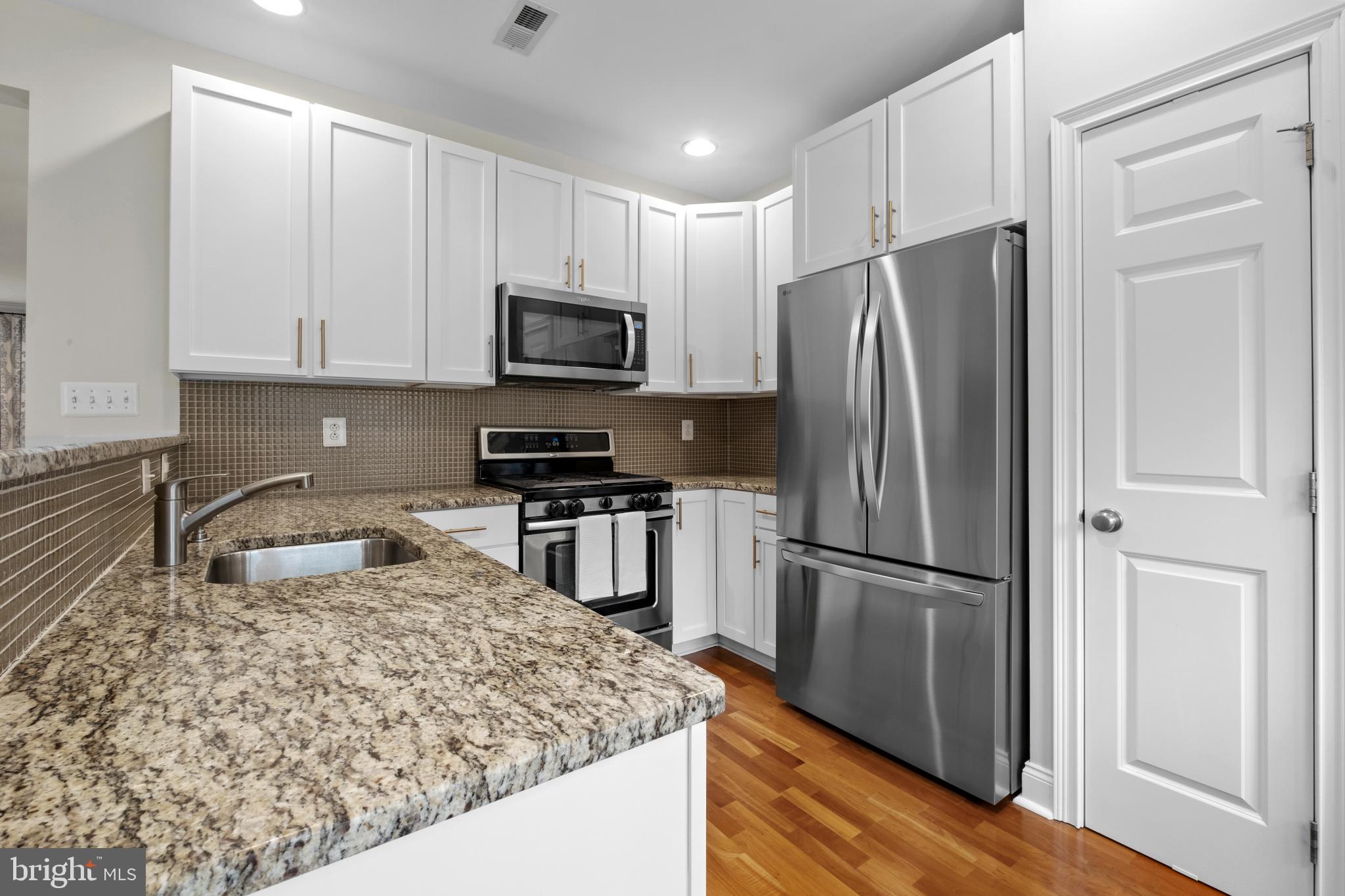 NAVAL SQUARE - Residential