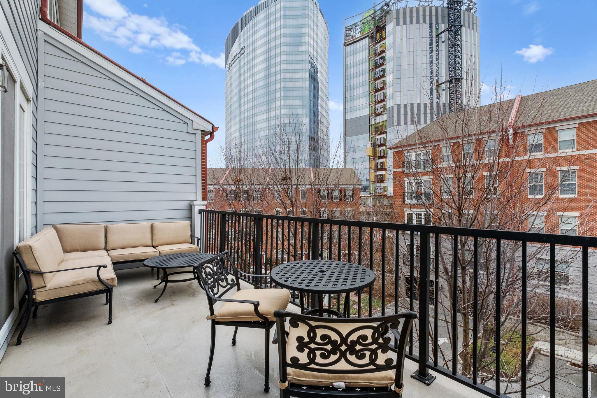 NAVAL SQUARE - Residential